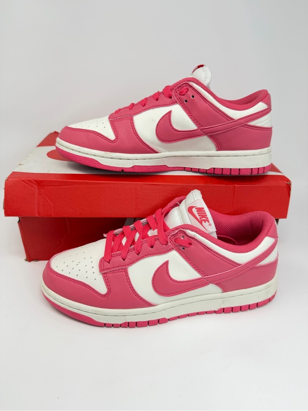 Nike Women’s Low-Top Sneakers - White & Pink